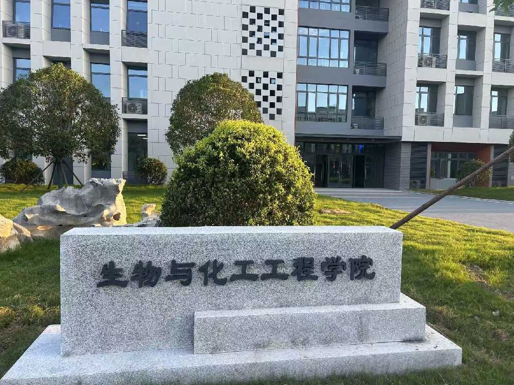 德阳市扬州职业大学体育场高杆灯项目